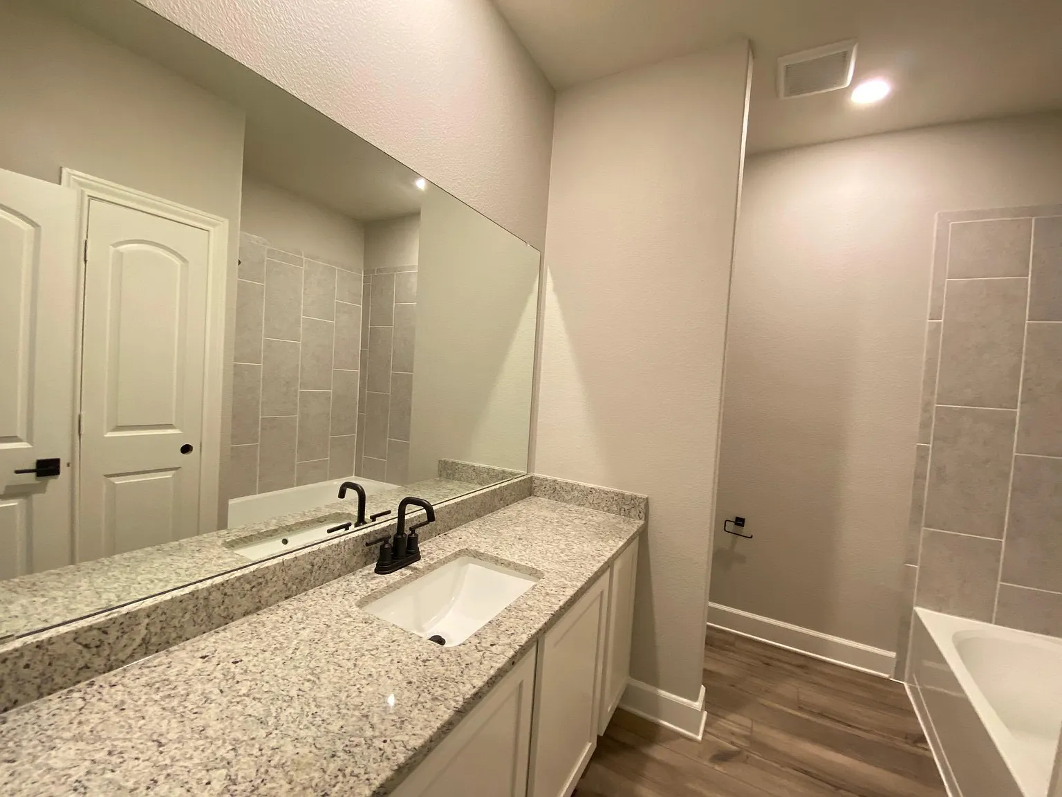 4 bed, 1801 sqft, $2,100 — Photo 4