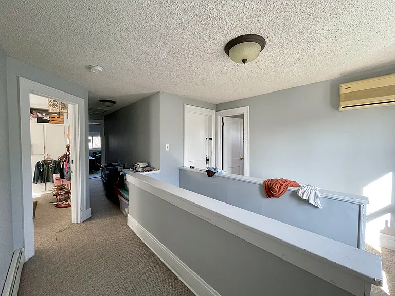 2080 Roblyn Ave — Photo 14