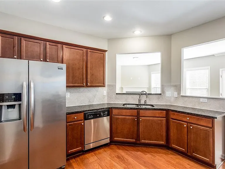 2105 Greencrest Cir — Photo 6