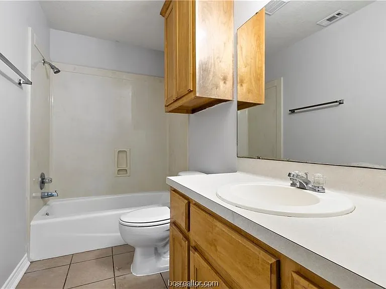 510 Freeman Ave — Photo 13