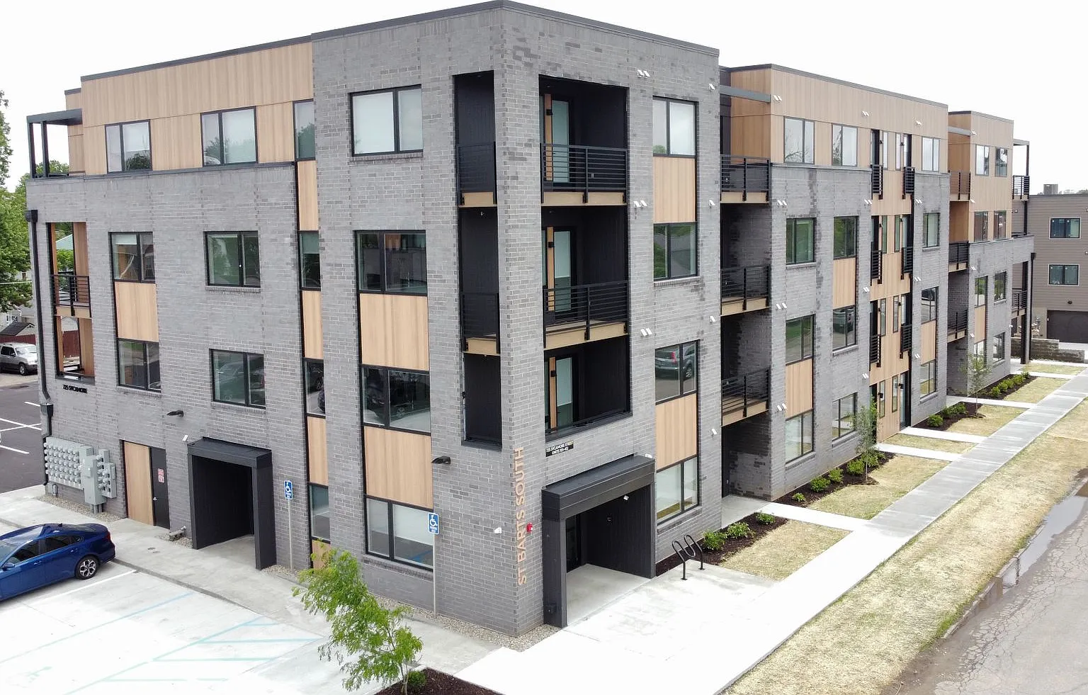 St. Barts Apartments — Photo 2