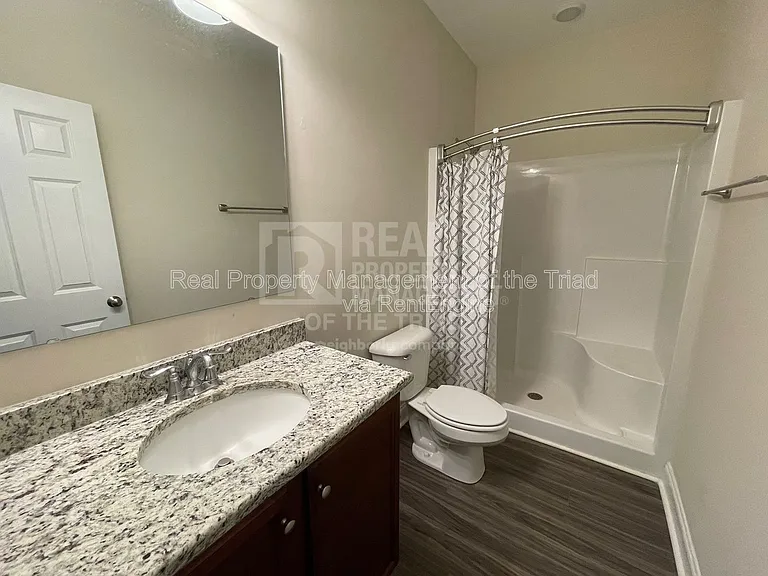 206 Hassellwood Dr — Photo 6