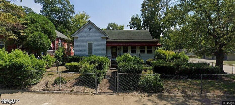 1st image of 1394 Ross St