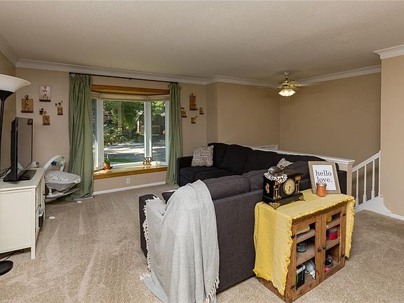 3rd image of 6221 Robin Dr