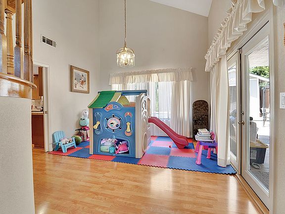 4th image of 5831 Caribbean Cir
