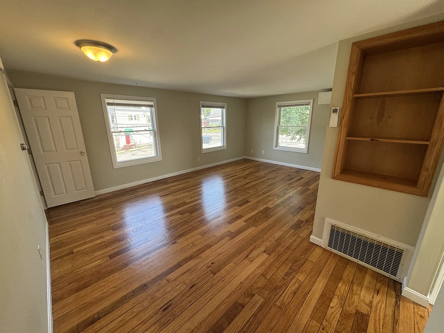 1 bed, 542 sqft, $1,900 — Photo 2