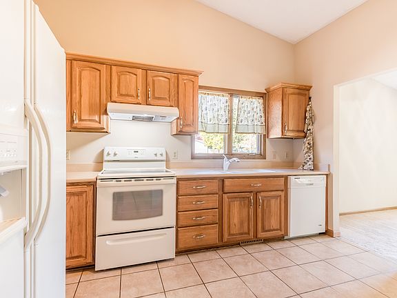 4th image of 2406 County Road D W Unit 1