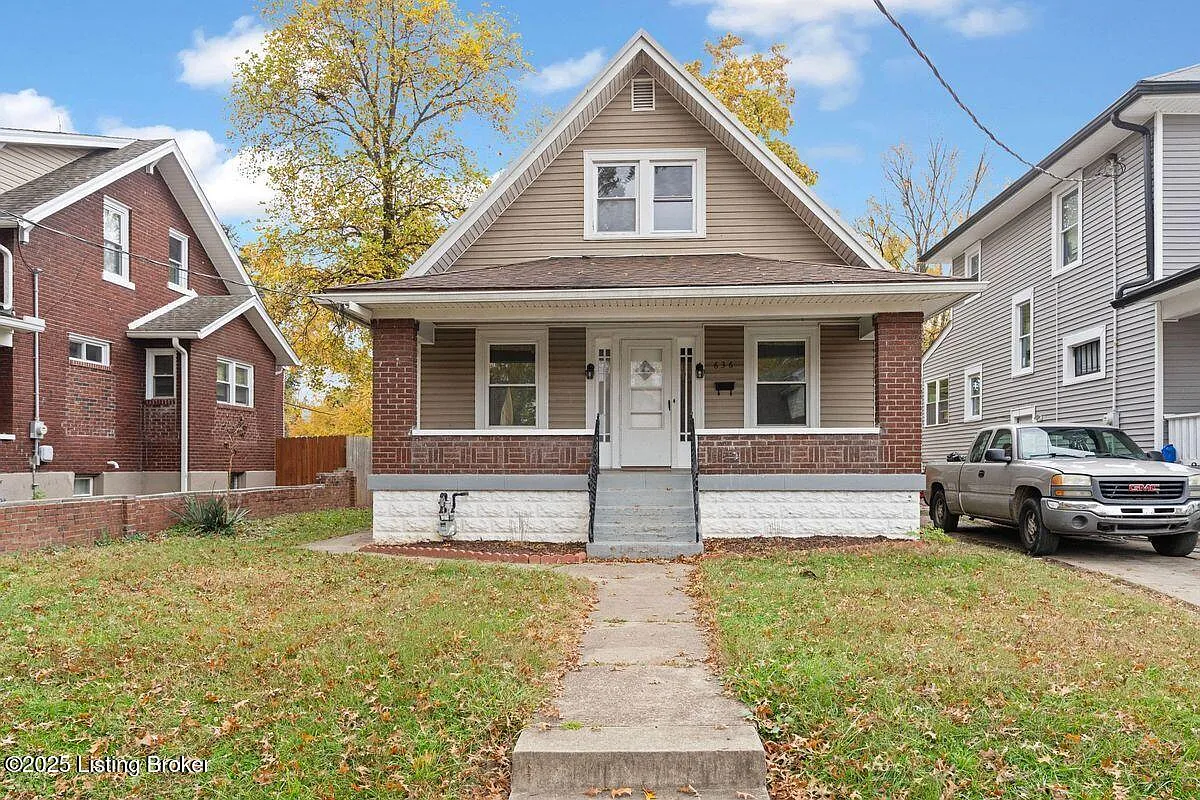 636 S 40th St photo 1
