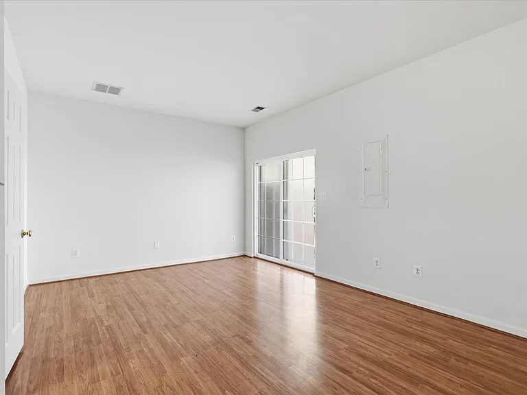 25828 Kirkwood Sq — Photo 24