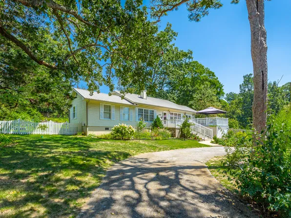 303 Wildwood Ave, Signal Mountain, TN 37377