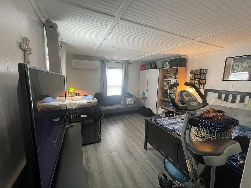 412 E Tompkins St #2R