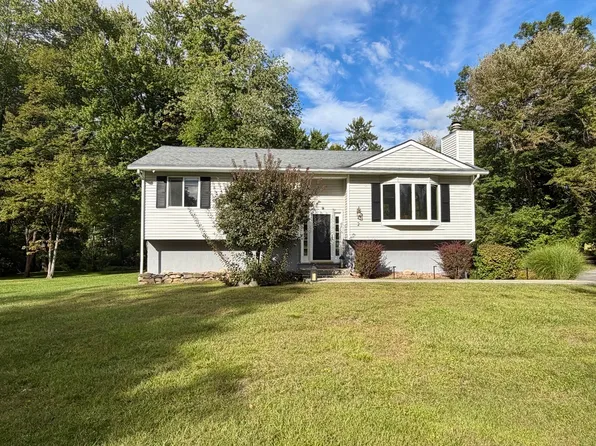 2 Caroline Dr W, Wappingers Falls, NY 12590