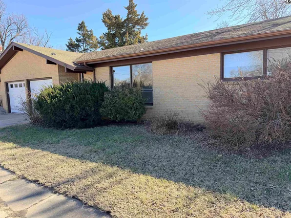 215 N Main St #8, Canton, KS 67428