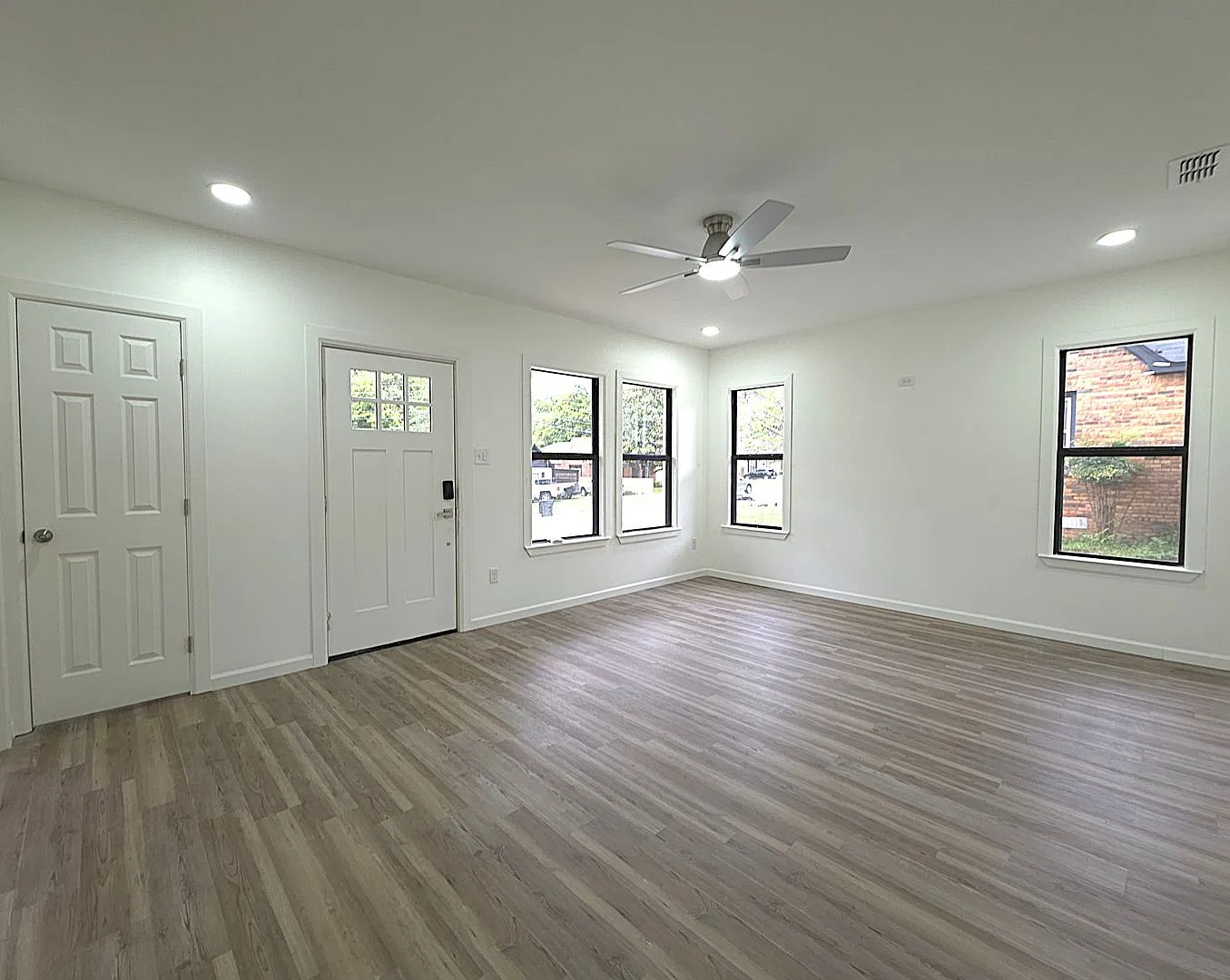 Fully Remodeled Home in the Heart of Tyler 1010 W. Rusk! — Photo 2