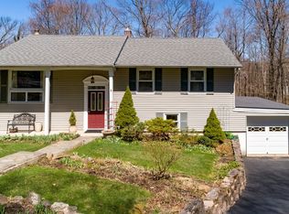 5 Briarcliff Dr, West Milford, NJ 07480