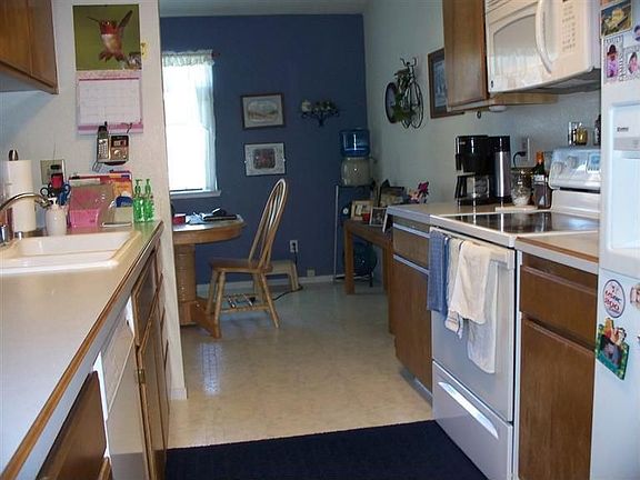 2nd image of 1453 Bridle Ln
