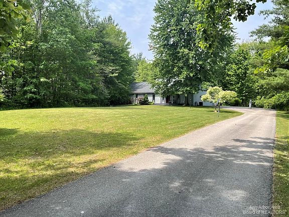 2nd image of 2180 Mayer Rd