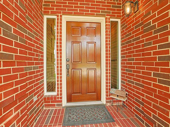 5th image of 611 Governors Place Dr