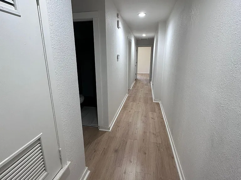 202 Red Oak Cir — Photo 4