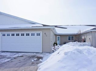 811 Morningside Dr, Casselton, ND 58012