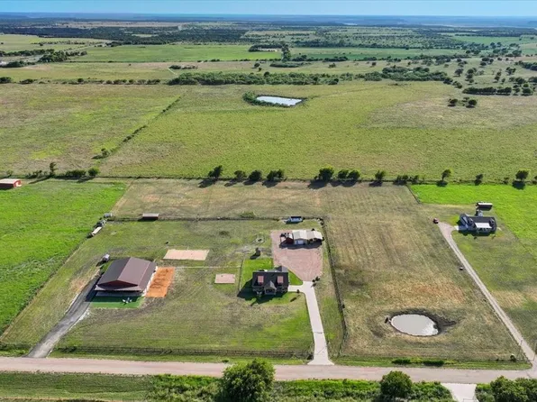 201 Private Road 107, Blum, TX 76627