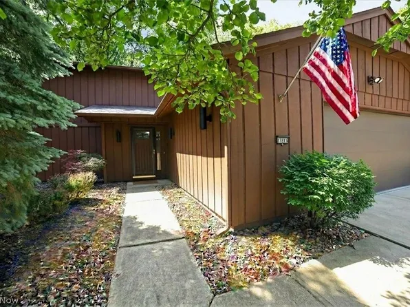 17813 Suncliff Pl, Strongsville, OH 44136