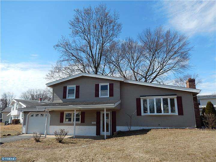 1st image of 202 Rosewood Dr