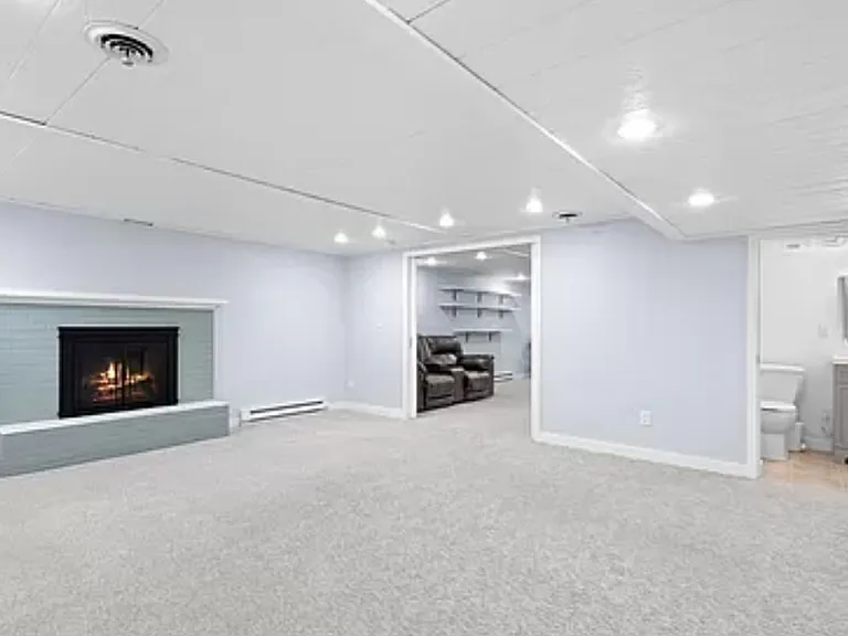 1427 E Springhill Rd — Photo 9