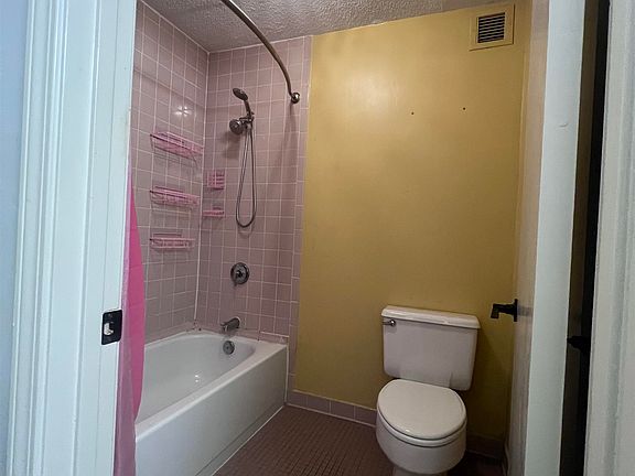 3rd image of 109 N Main St APT 1103