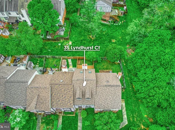 35 Lyndhurst Ct, Sterling, VA 20165