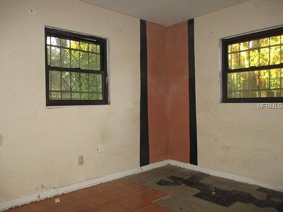 5th image of 1075 W Tee Cir