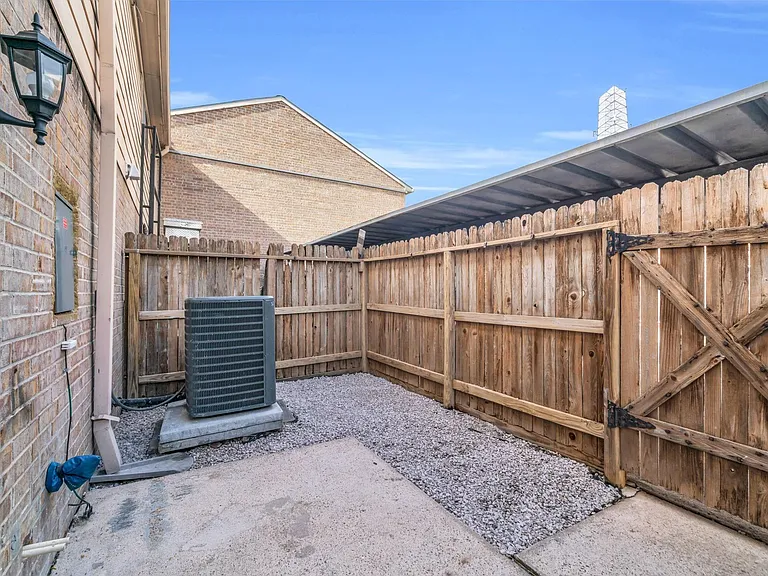 6111 Beverly Hill St #32 — Photo 25