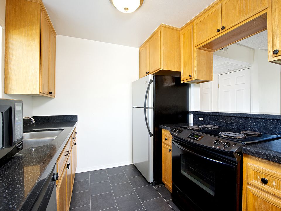 1st image of 12403 Julian Ave Unit 106