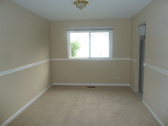 3rd image of 128 Berkshire Ct