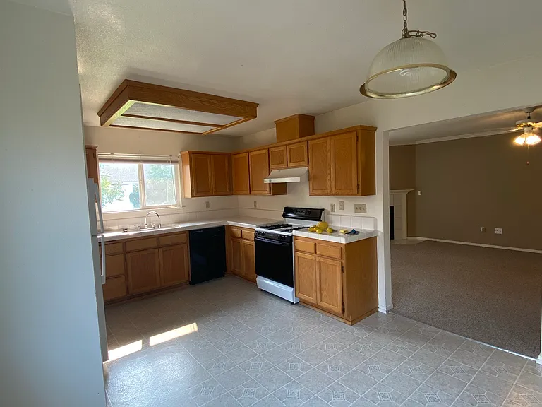 1790 Sessler Pl — Photo 6