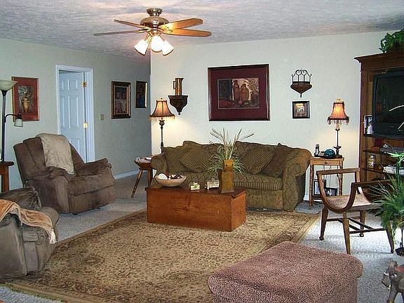 5th image of 427 Brittney Ln