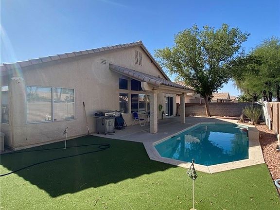 3rd image of 322 Coral Fountain St