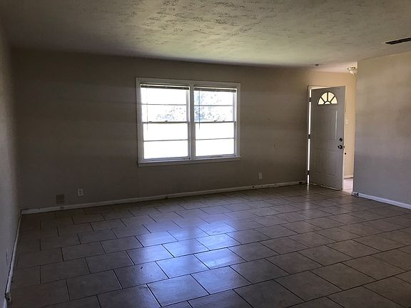 3rd image of 3621 Walnut Ave