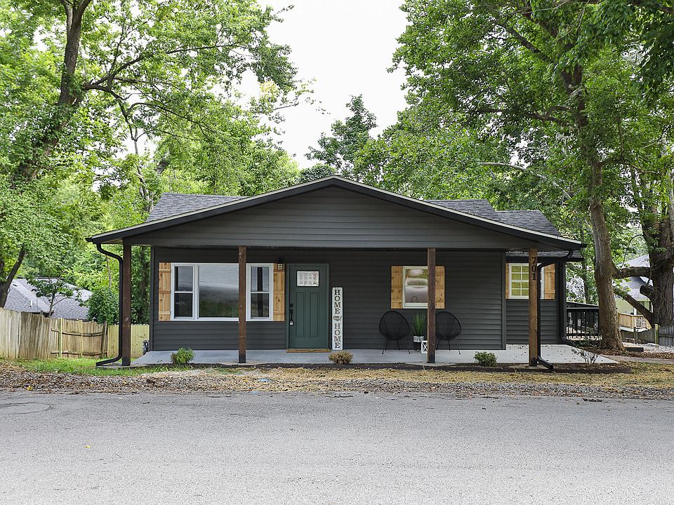 1st image of 701 E Oak Street