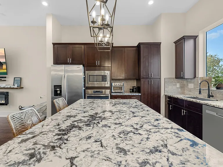 209 Burr St #D — Photo 5