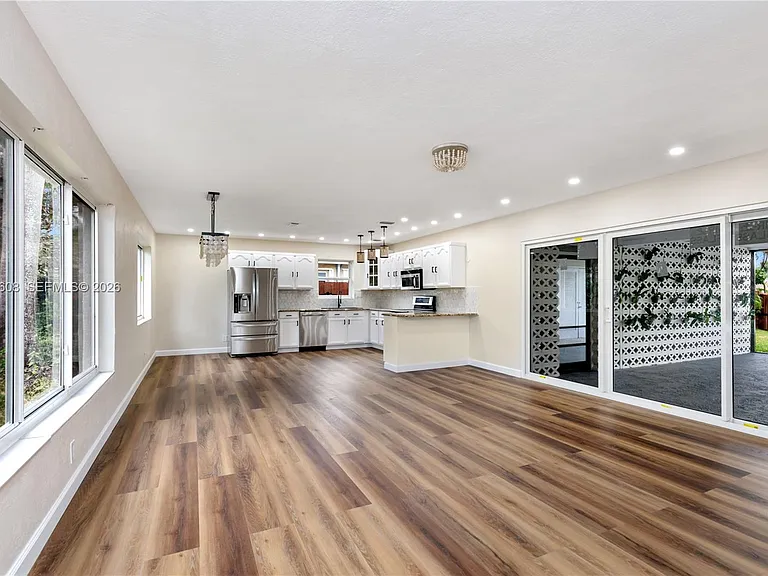 1507 Harding St — Photo 1