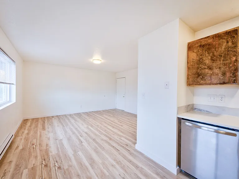 211-225 N Peterson Dr — Photo 7