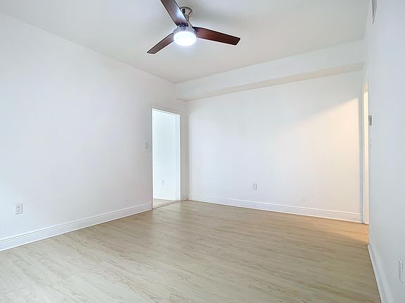 3rd image of 518 Biscayne Dr #D