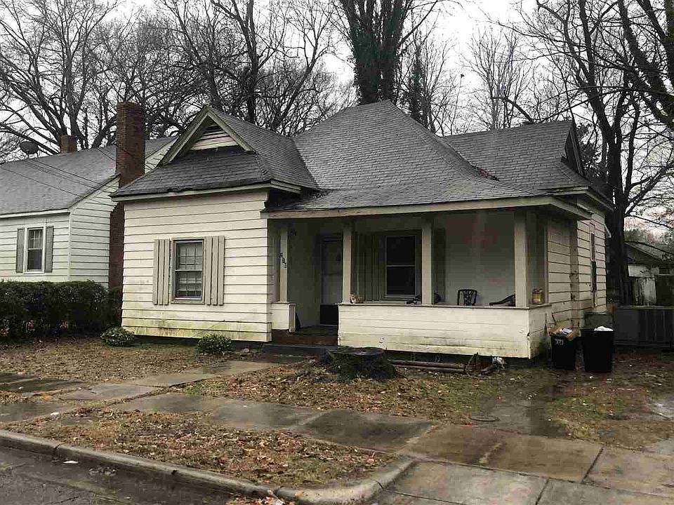 2nd image of 210 Pleasant St