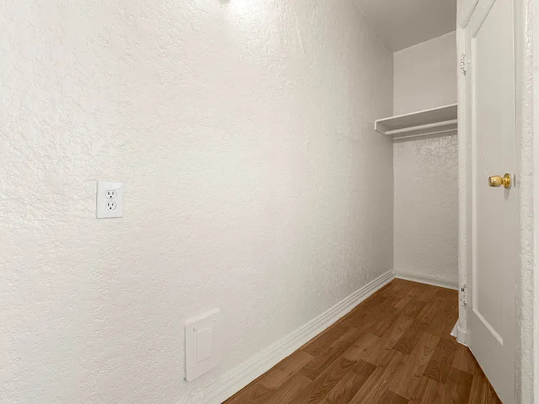 2975 Leeward Ave — Photo 14
