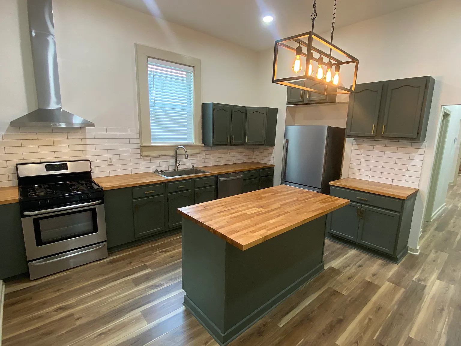 2 bed, 1250 sqft, $1,700 — Photo 3