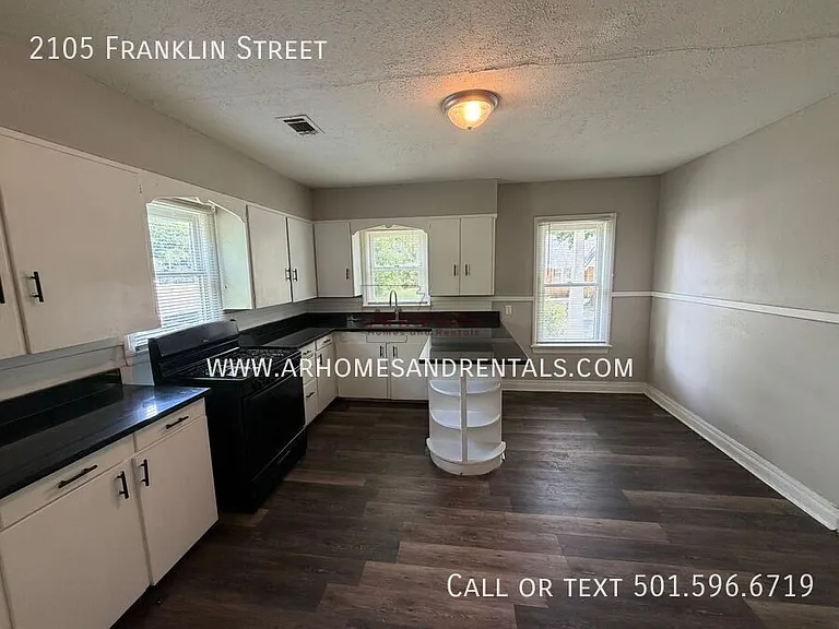 2105 Franklin St — Photo 3