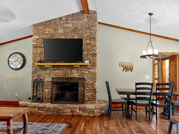 4th image of 1445 Clabo Hollow Rd