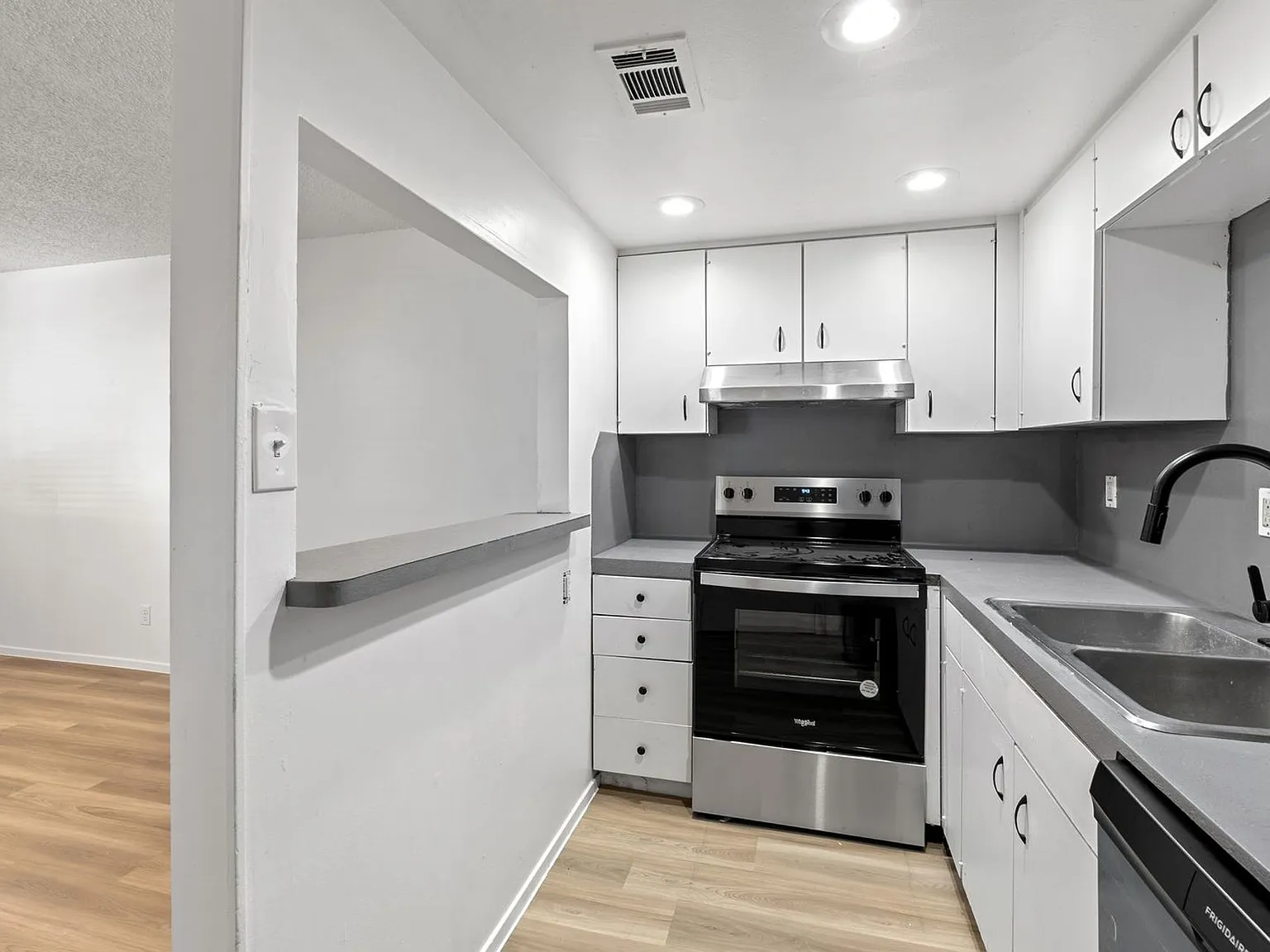 Worthington Apartments — Photo 4