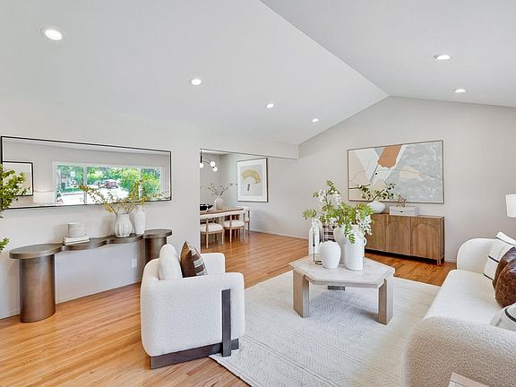 3rd image of 10936 Linda Vista Dr